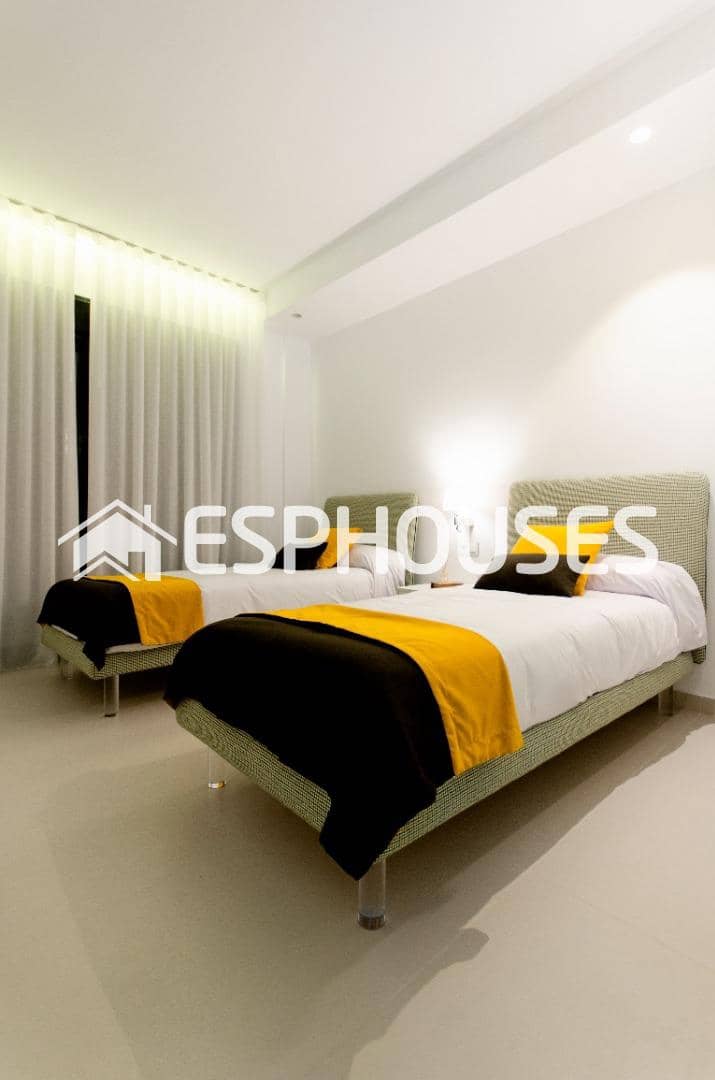 4 bedroom Villa for sale in Orihuela Costa with pool garage - € 1,195,000 (Ref: 9955340)