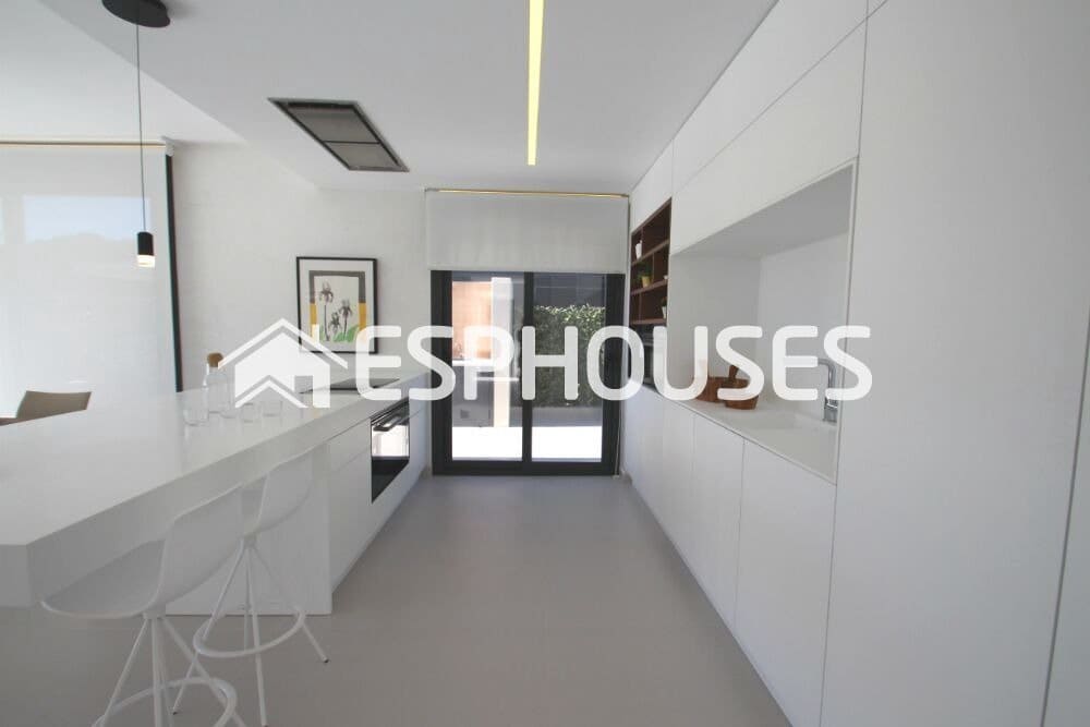 4 bedroom Villa for sale in Orihuela Costa with pool - € 1,195,000 (Ref: 9955340)