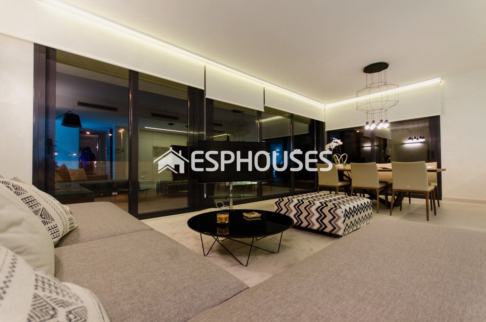 4 bedroom Villa for sale in Orihuela Costa with pool - € 1,195,000 (Ref: 9955340)