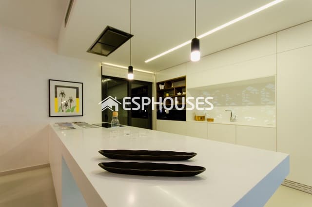 4 soveværelse Villa til salg i Campoamor, Orihuela med swimmingpool - € 1.195.000 (Ref: 9955340)