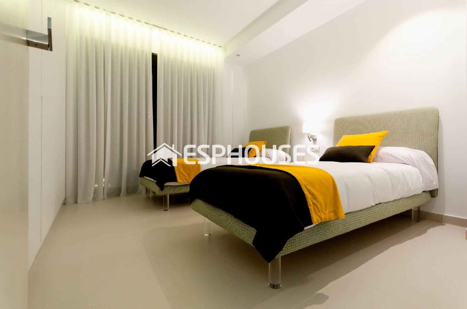 4 bedroom Villa for sale in Orihuela Costa with pool - € 1,195,000 (Ref: 9955340)