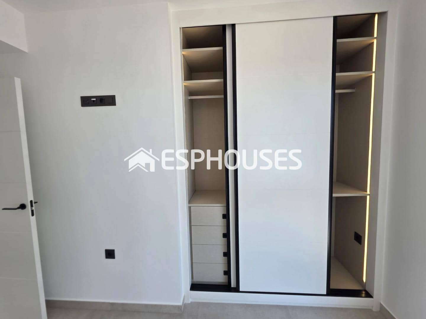 3 bedroom Apartment for sale in Guardamar del Segura with pool garage - € 498,000 (Ref: 9955341)
