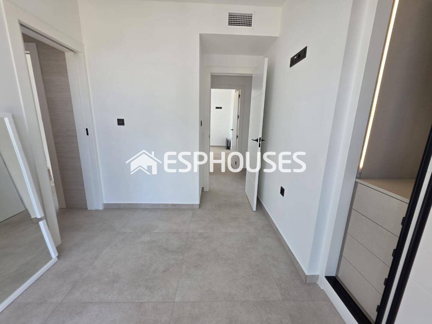 3 bedroom Apartment for sale in Guardamar del Segura with pool garage - € 498,000 (Ref: 9955341)
