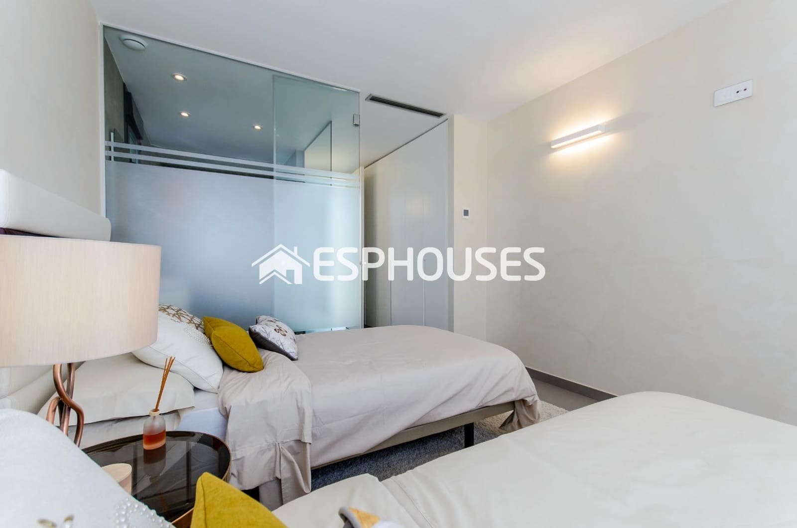 3 bedroom Villa for sale in Orihuela Costa with pool garage - € 1,195,000 (Ref: 9955344)