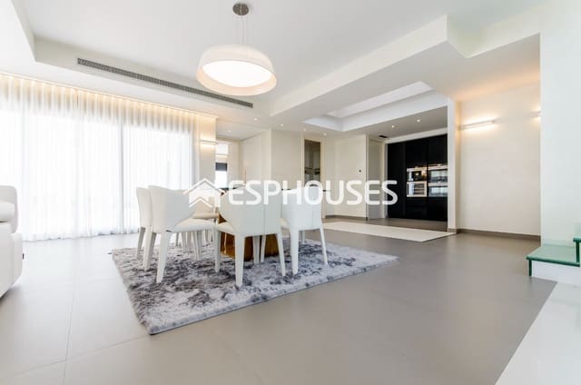 3 soveværelse Villa til salg i Campoamor, Orihuela med swimmingpool - € 1.195.000 (Ref: 9955344)