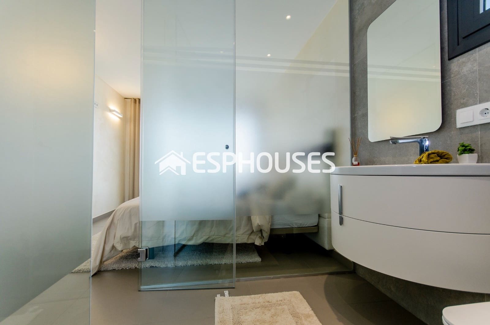 3 bedroom Villa for sale in Orihuela Costa with pool - € 1,195,000 (Ref: 9955344)