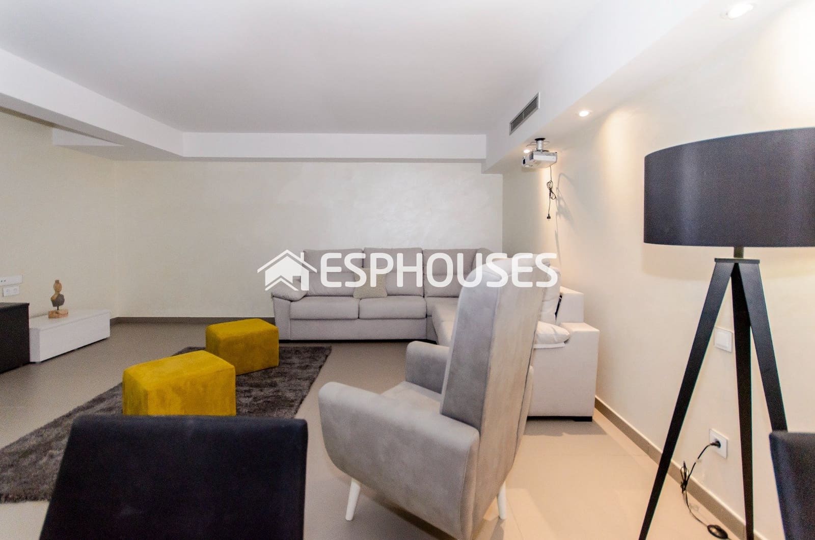 3 bedroom Villa for sale in Orihuela Costa with pool - € 1,195,000 (Ref: 9955344)