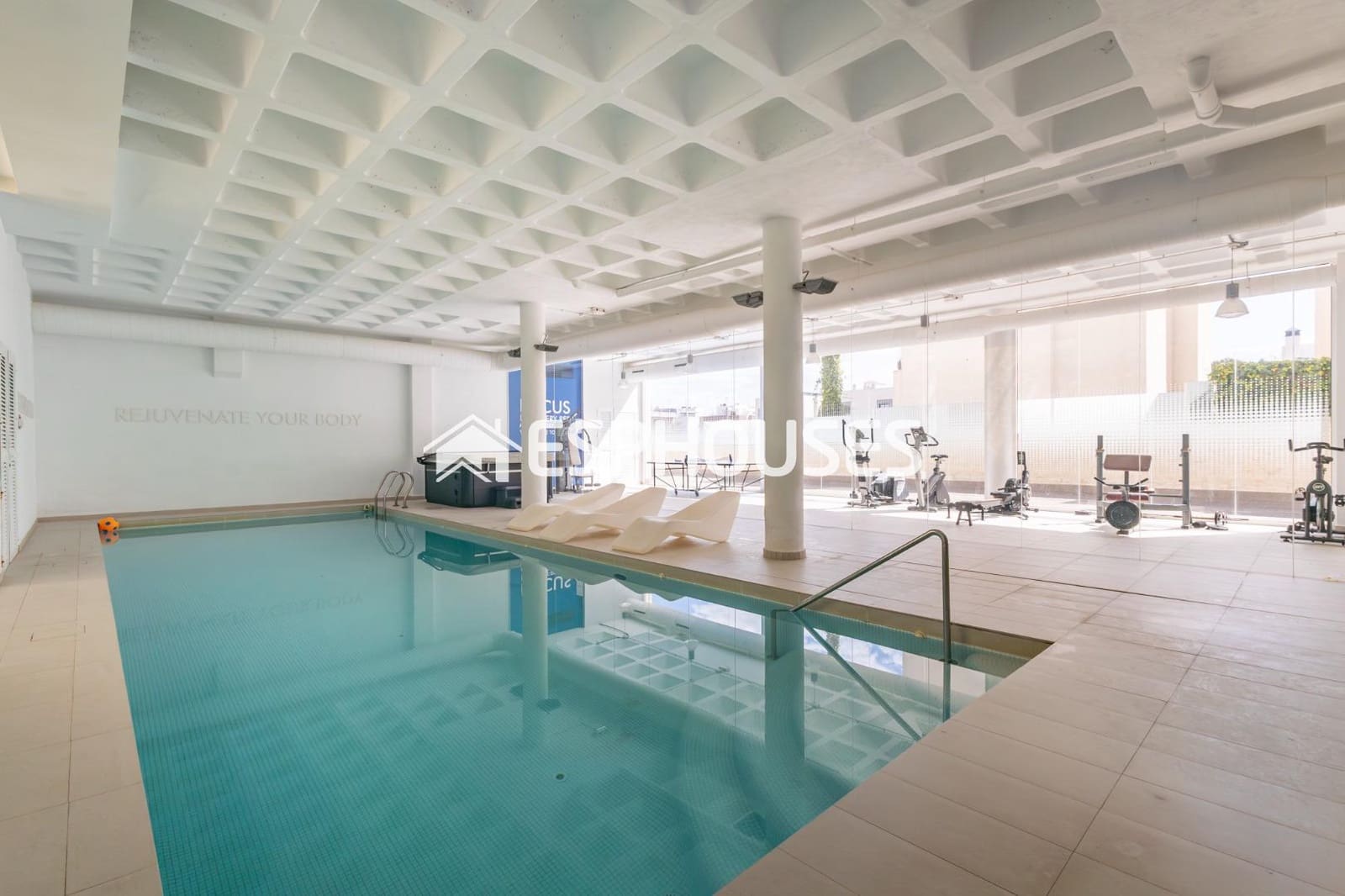 Apartamento de 2 habitaciones en Guardamar del Segura en venta con piscina garaje - 305.000 € (Ref: 9960009)