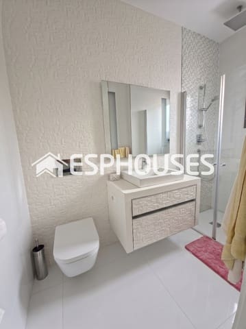 2 soverom Leilighet til salgs i Los Secanos, Guardamar del Segura med svømmebasseng garasje - € 280 000 (Ref: 9960009)