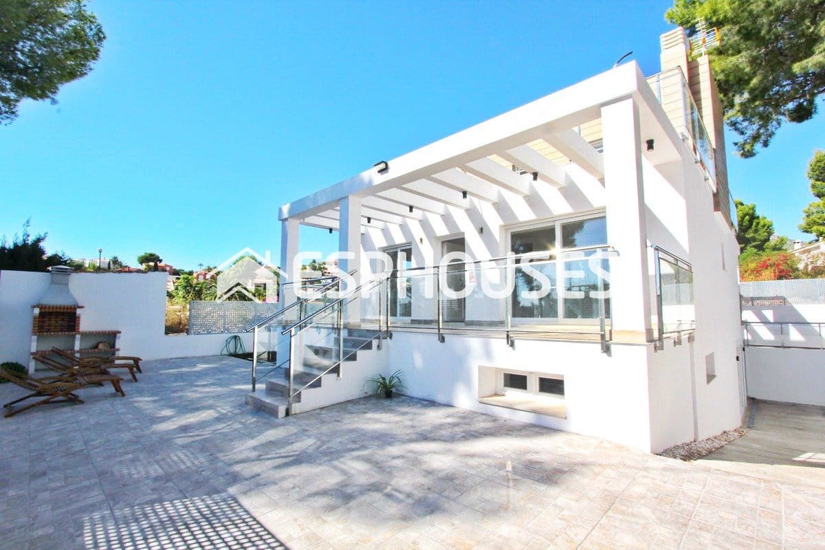 4 quarto Moradia para venda em La Nucia com piscina garagem - 580 000 € (Ref: 9987142)