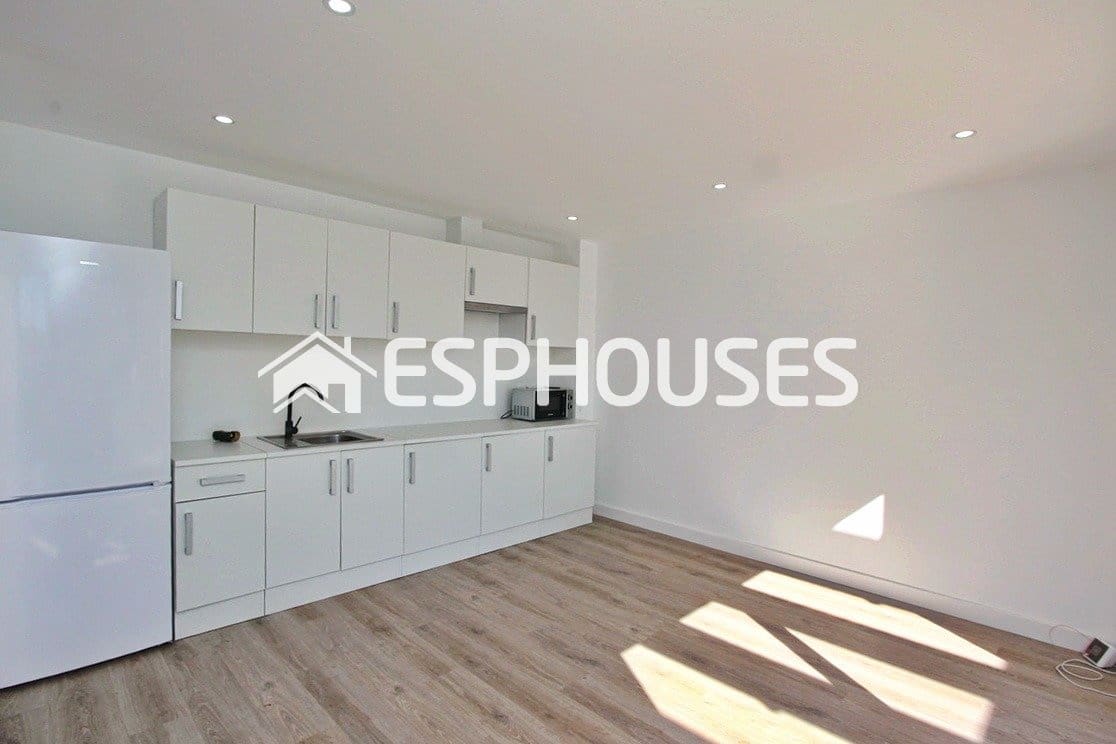 4 quarto Moradia para venda em La Nucia com piscina garagem - 580 000 € (Ref: 9987142)