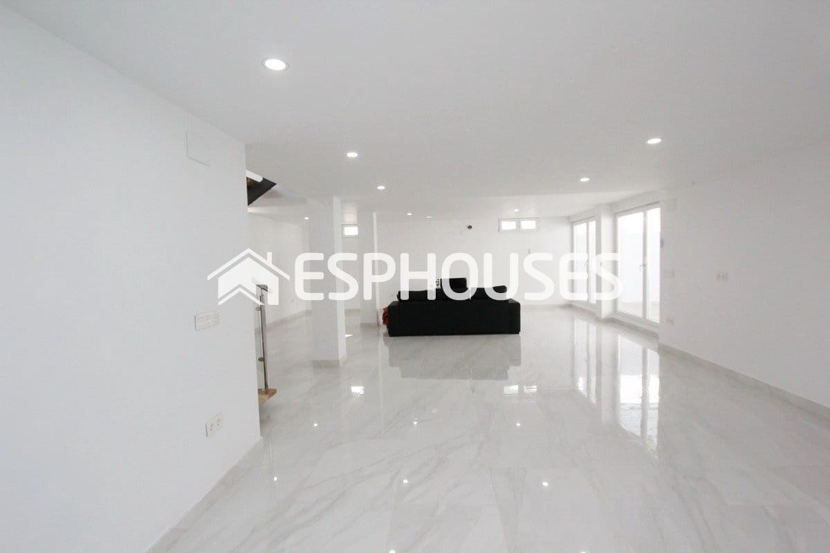 4 quarto Moradia para venda em La Nucia com piscina garagem - 580 000 € (Ref: 9987142)