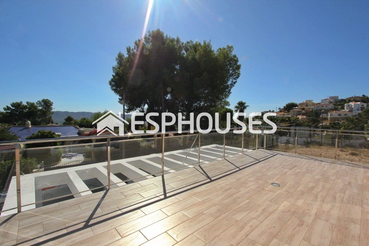 4 quarto Moradia para venda em La Nucia com piscina garagem - 580 000 € (Ref: 9987142)