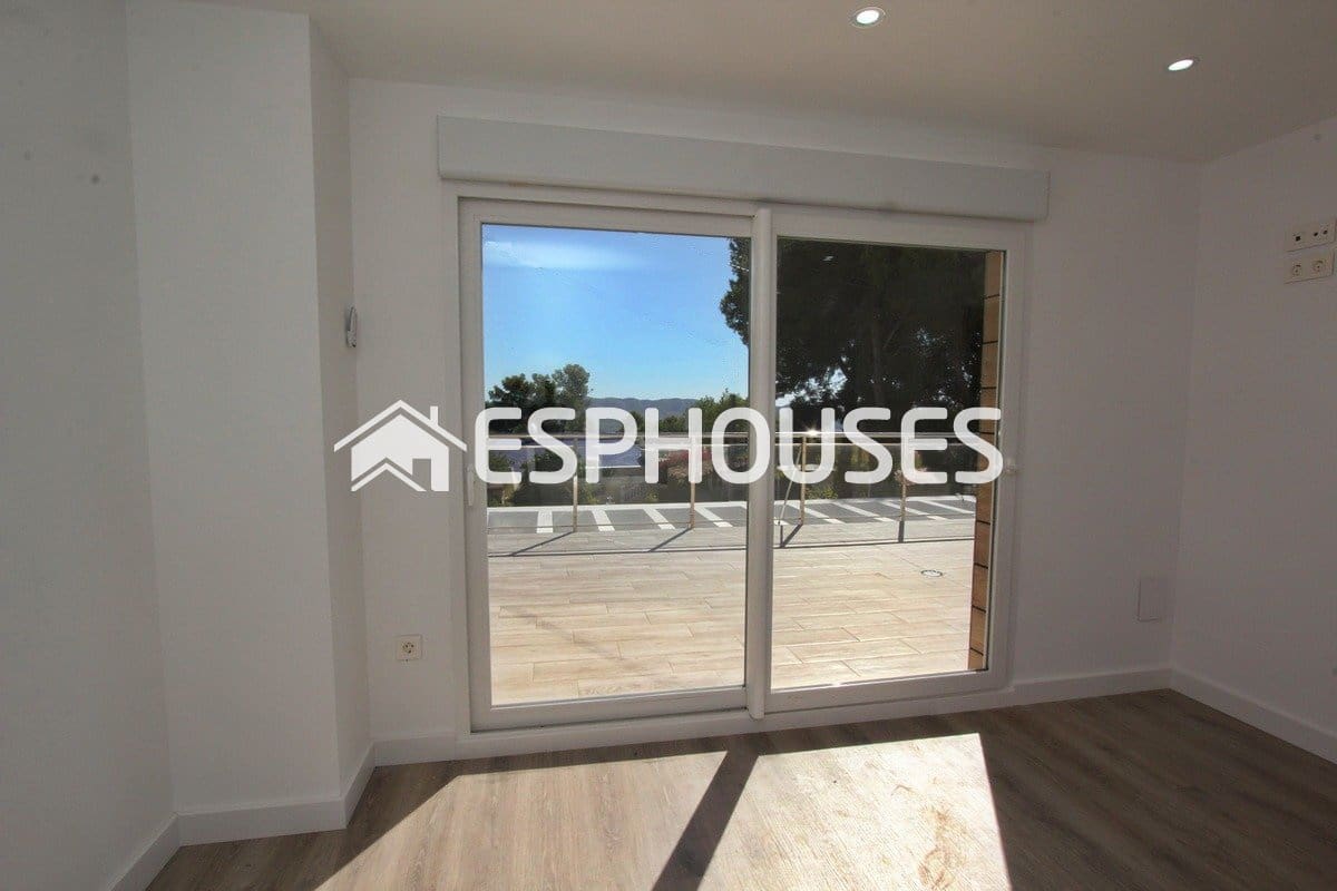 4 quarto Moradia para venda em La Nucia com piscina garagem - 580 000 € (Ref: 9987142)