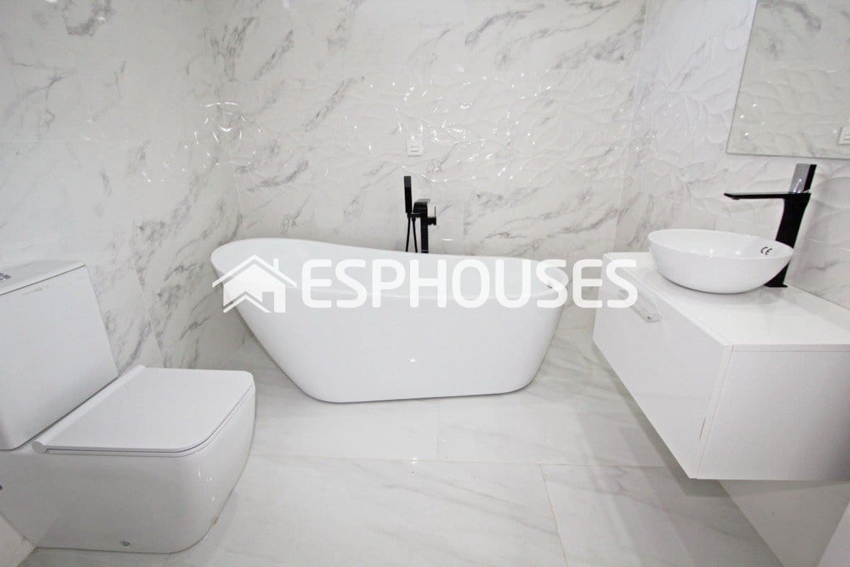 4 quarto Moradia para venda em La Nucia com piscina garagem - 580 000 € (Ref: 9987142)