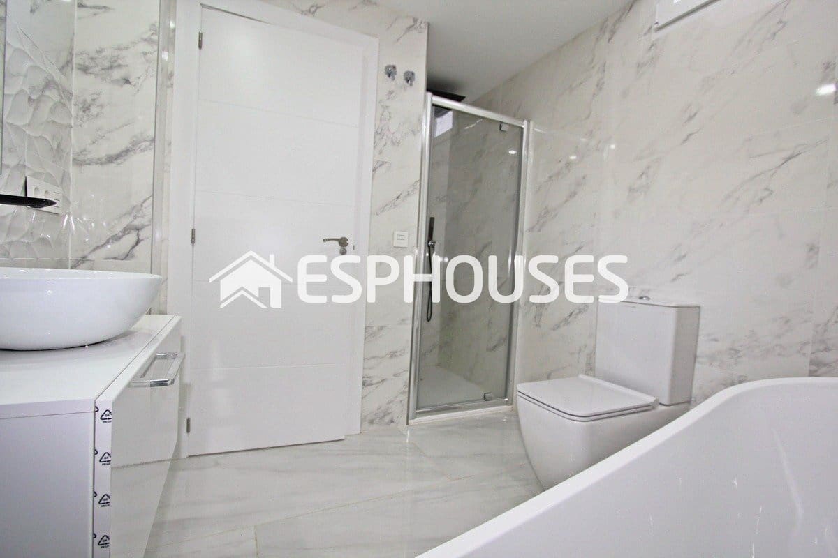 4 quarto Moradia para venda em La Nucia com piscina garagem - 580 000 € (Ref: 9987142)