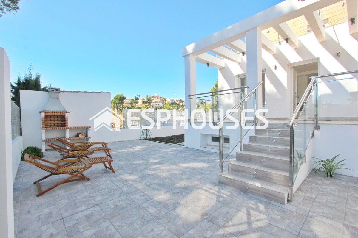4 quarto Moradia para venda em La Nucia com piscina garagem - 580 000 € (Ref: 9987142)
