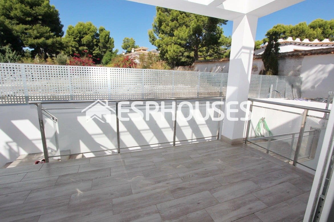 4 quarto Moradia para venda em La Nucia com piscina garagem - 580 000 € (Ref: 9987142)