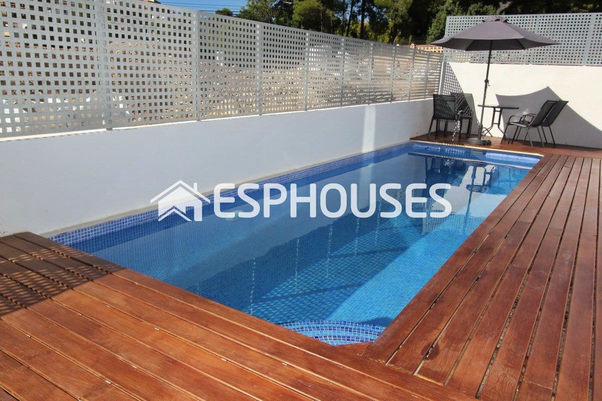 4 quarto Moradia para venda em La Nucia com piscina garagem - 580 000 € (Ref: 9987142)