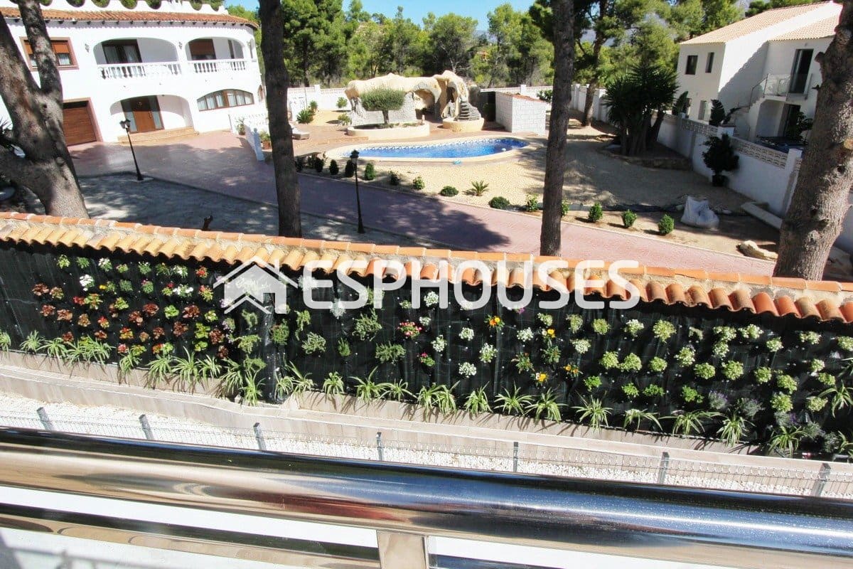 4 quarto Moradia para venda em La Nucia com piscina garagem - 580 000 € (Ref: 9987142)