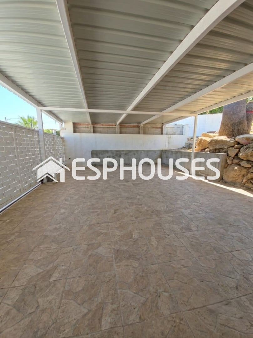 Chalet de 2 habitaciones en Dénia en venta con piscina garaje - 679.000 € (Ref: 9996185)