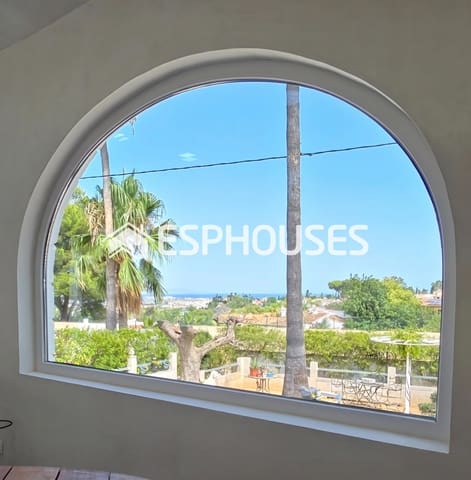 Chalet de 2 habitaciones en Dénia en venta con piscina garaje - 679.000 € (Ref: 9996185)