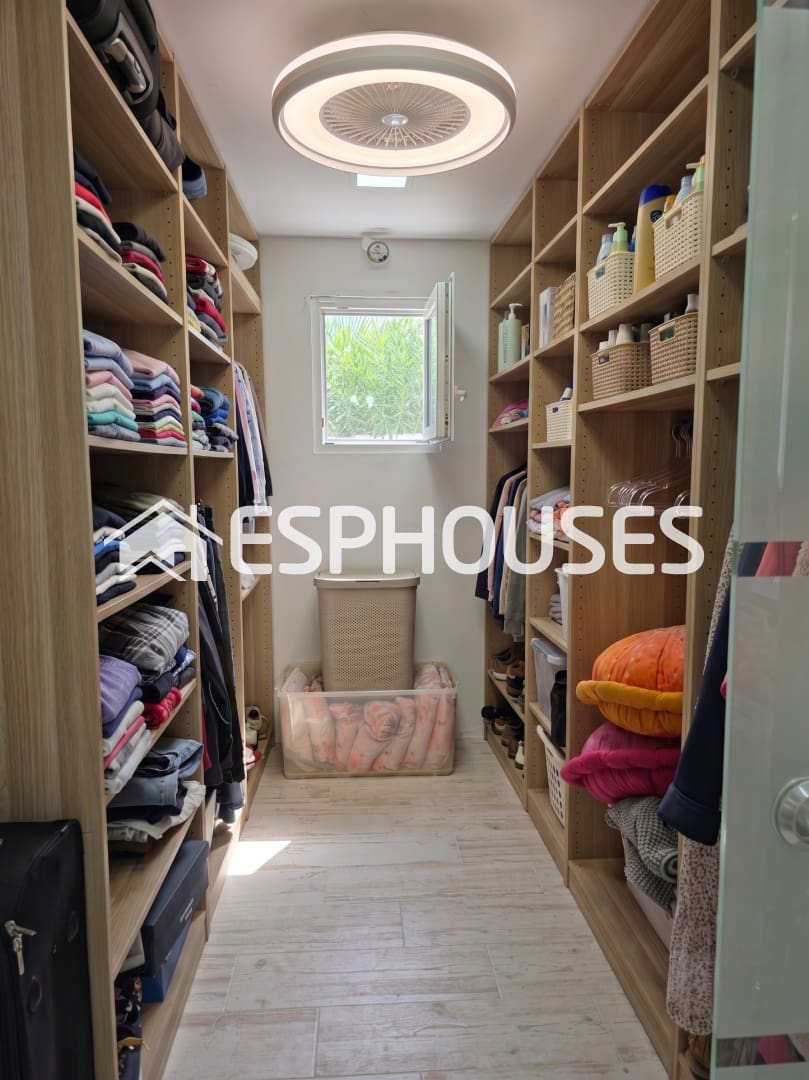 Chalet de 2 habitaciones en Dénia en venta con piscina garaje - 679.000 € (Ref: 9996185)