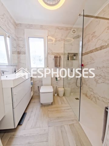 Chalet de 2 habitaciones en Dénia en venta con piscina garaje - 679.000 € (Ref: 9996185)