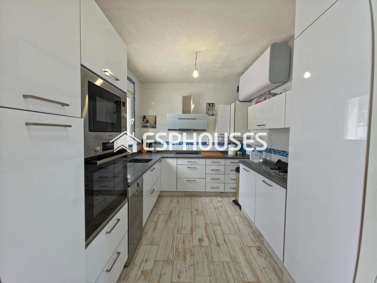Chalet de 2 habitaciones en Dénia en venta con piscina garaje - 679.000 € (Ref: 9996185)