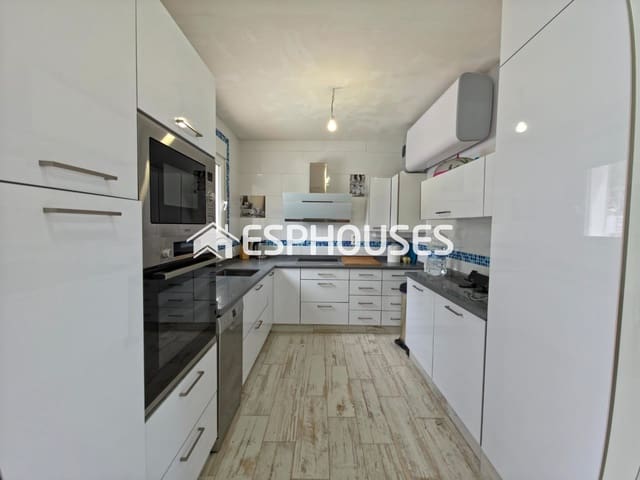 Chalet de 2 habitaciones en Dénia en venta con piscina garaje - 679.000 € (Ref: 9996185)