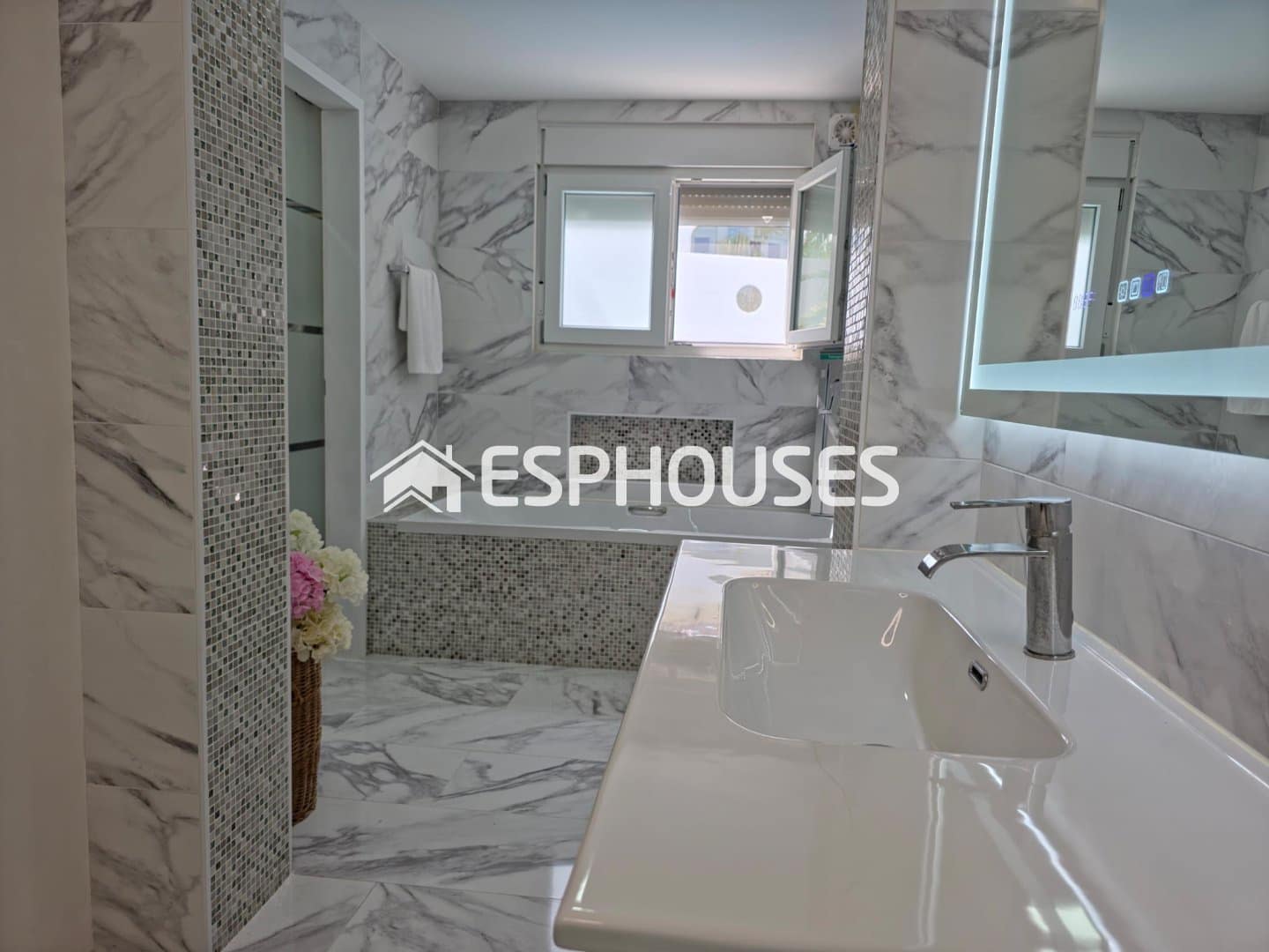 Chalet de 2 habitaciones en Dénia en venta con piscina garaje - 679.000 € (Ref: 9996185)