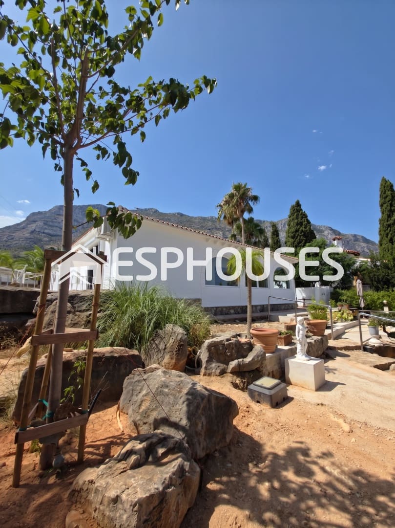 Chalet de 2 habitaciones en Dénia en venta con piscina garaje - 679.000 € (Ref: 9996185)
