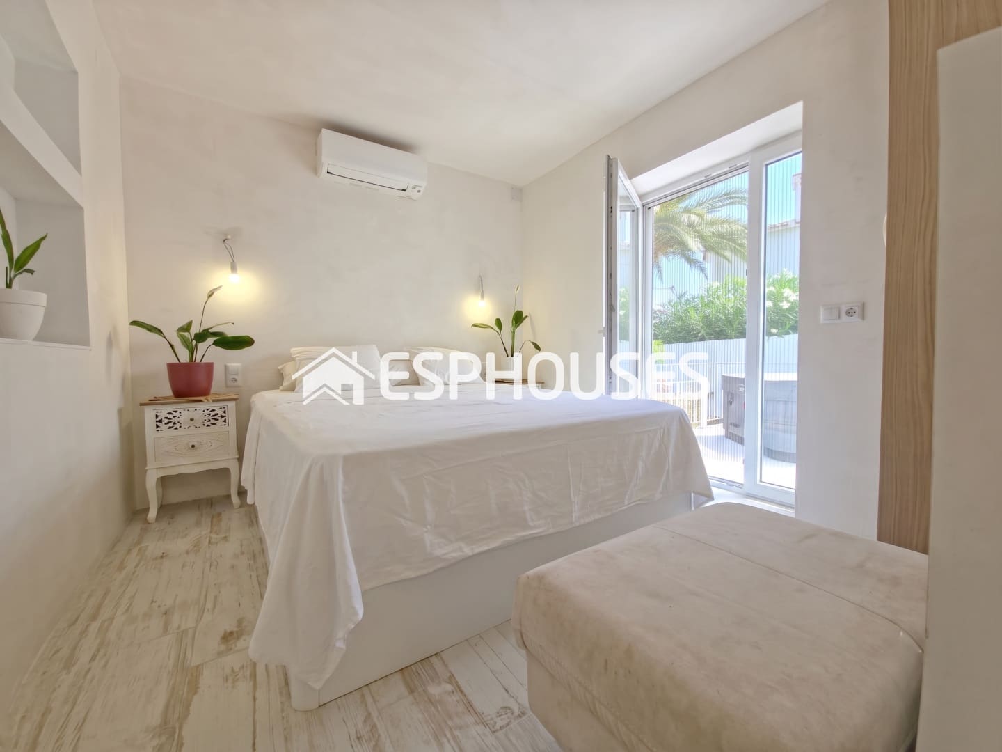 Chalet de 2 habitaciones en Dénia en venta con piscina garaje - 679.000 € (Ref: 9996185)