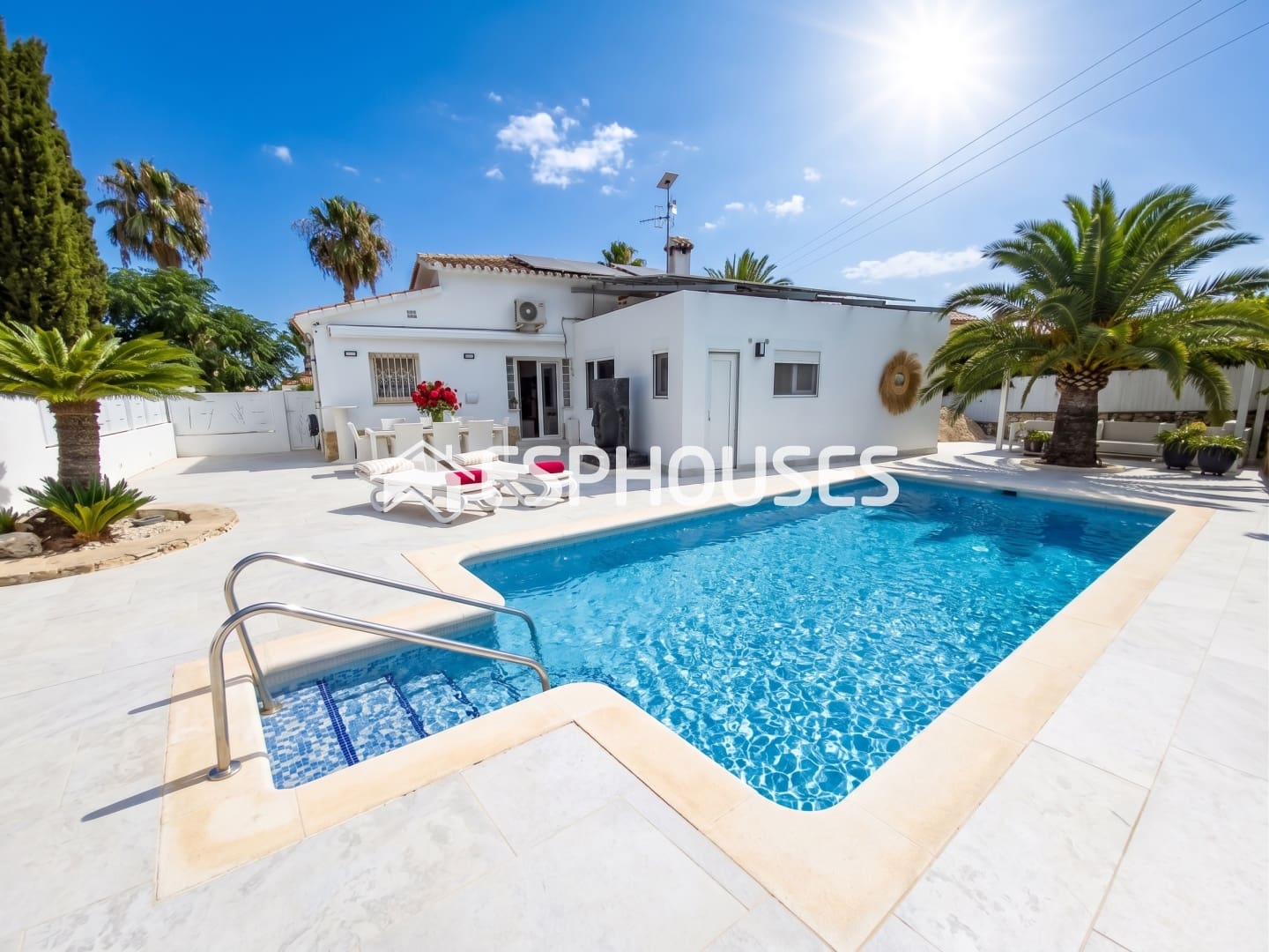 Chalet de 2 habitaciones en Dénia en venta con piscina garaje - 679.000 € (Ref: 9996185)