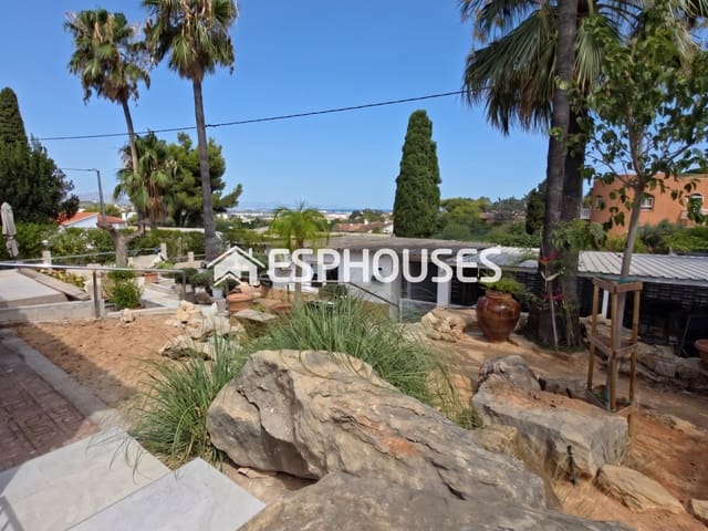 Chalet de 2 habitaciones en Dénia en venta con piscina garaje - 679.000 € (Ref: 9996185)
