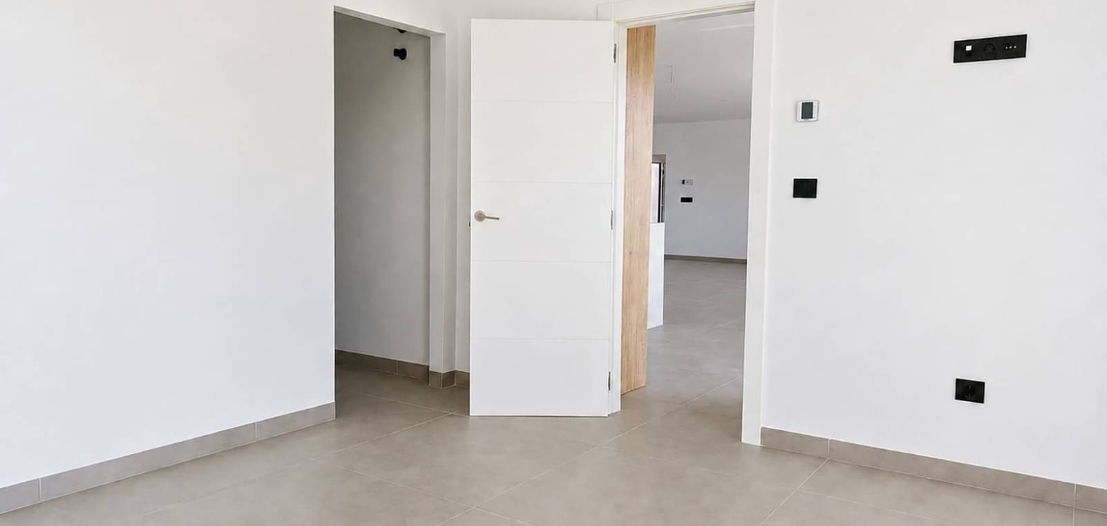 3 sypialnia Willa na sprzedaż w La Romana z basenem garażem - 599 950 € (Ref: 10082184)