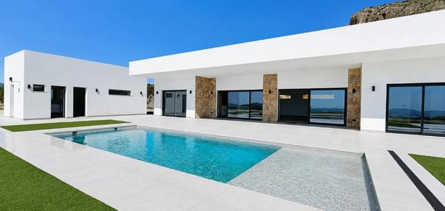 3 sypialnia Willa na sprzedaż w La Romana z basenem garażem - 599 950 € (Ref: 10082184)