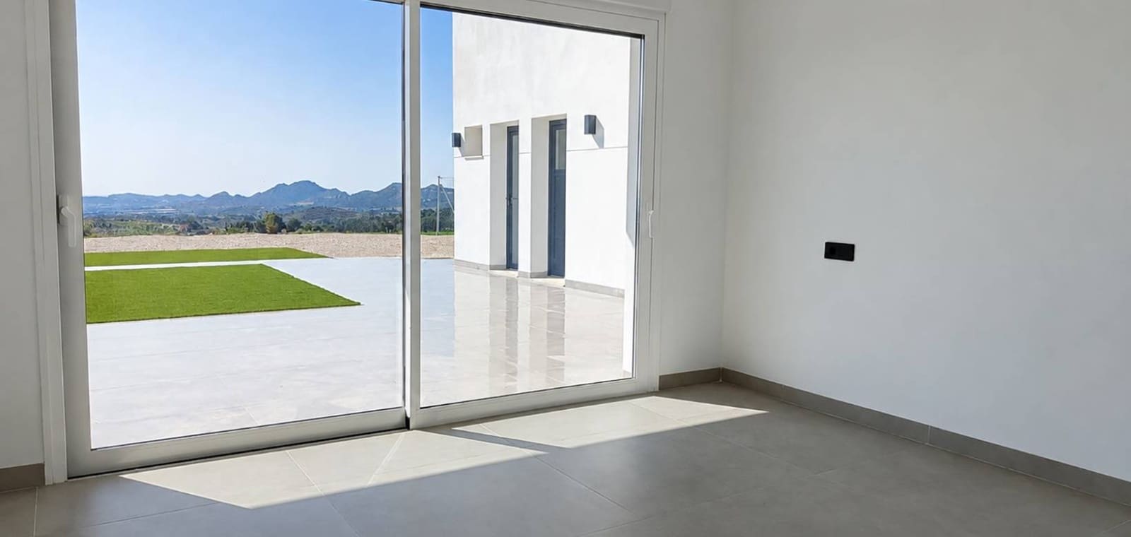 3 sypialnia Willa na sprzedaż w La Romana z basenem garażem - 599 950 € (Ref: 10082184)