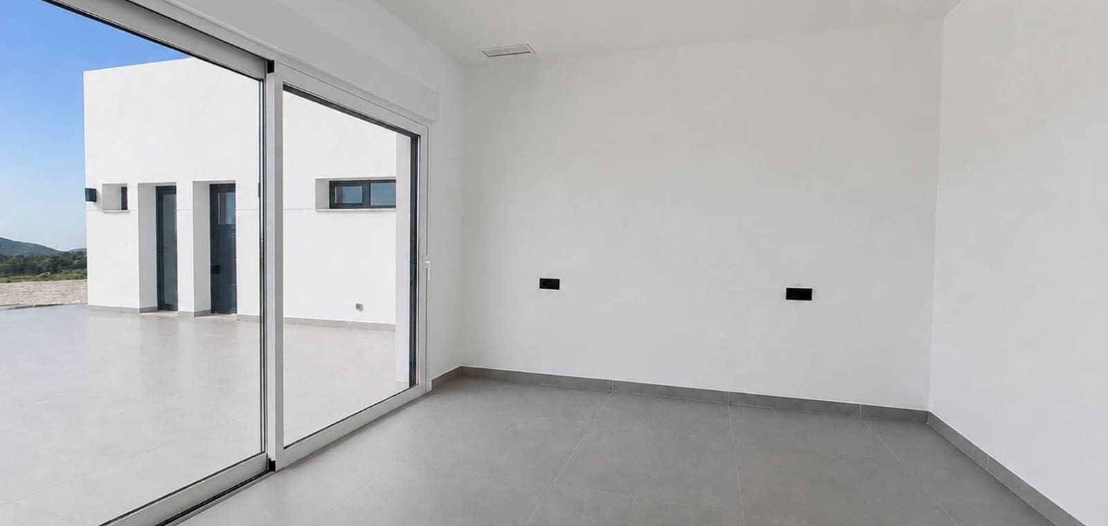 3 sypialnia Willa na sprzedaż w La Romana z basenem garażem - 599 950 € (Ref: 10082184)