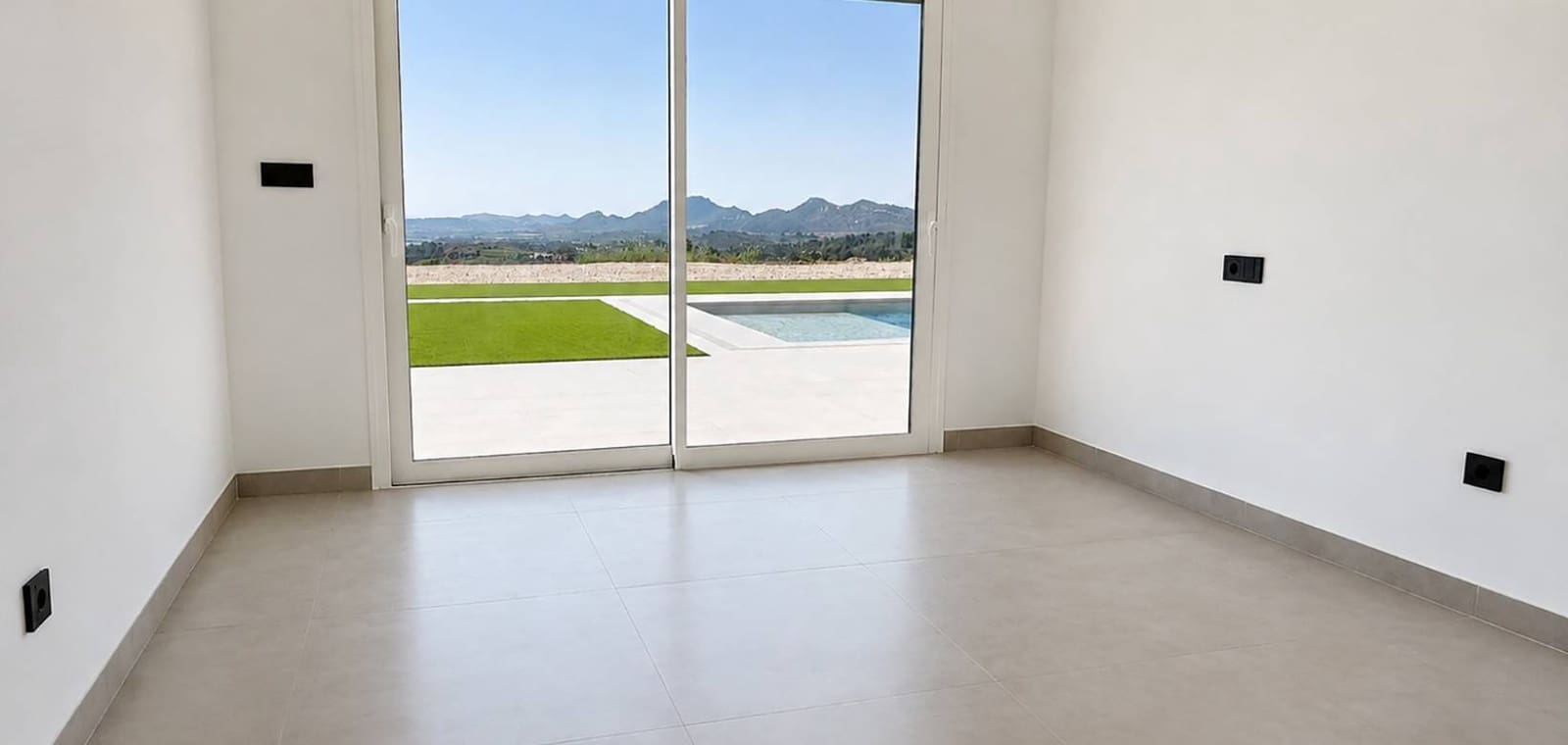 3 sypialnia Willa na sprzedaż w La Romana z basenem garażem - 599 950 € (Ref: 10082184)