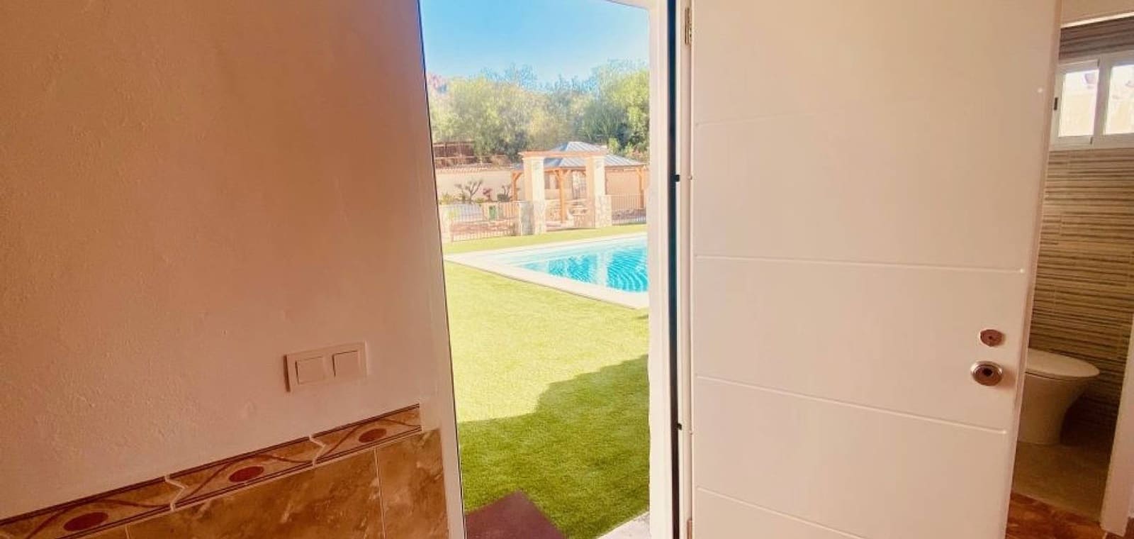 6 quarto Moradia para venda em Barinas com piscina garagem - 471 950 € (Ref: 10136695)
