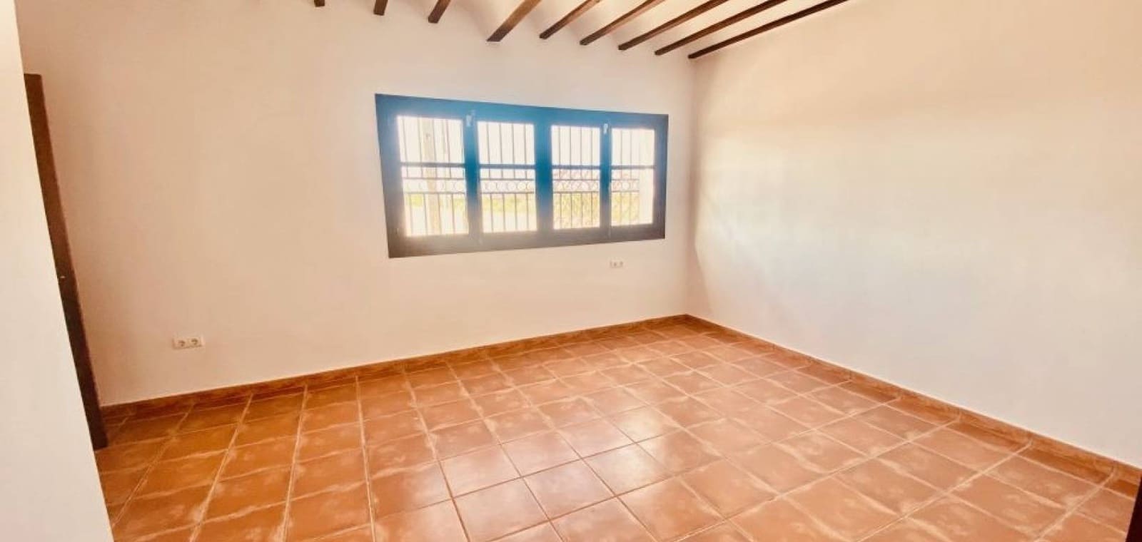 6 quarto Moradia para venda em Barinas com piscina garagem - 471 950 € (Ref: 10136695)