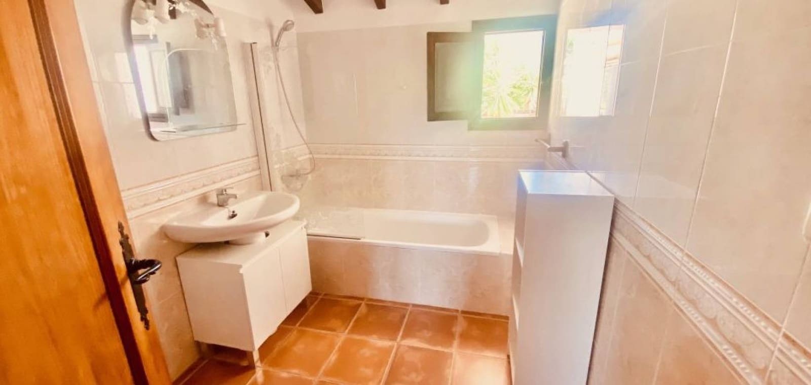 6 quarto Moradia para venda em Barinas com piscina garagem - 471 950 € (Ref: 10136695)