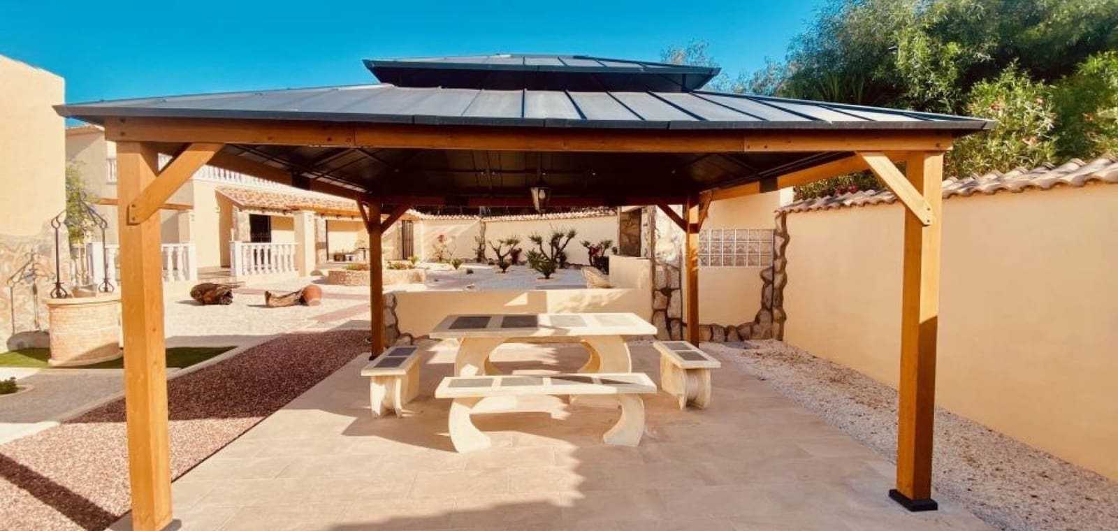 6 quarto Moradia para venda em Barinas com piscina garagem - 471 950 € (Ref: 10136695)