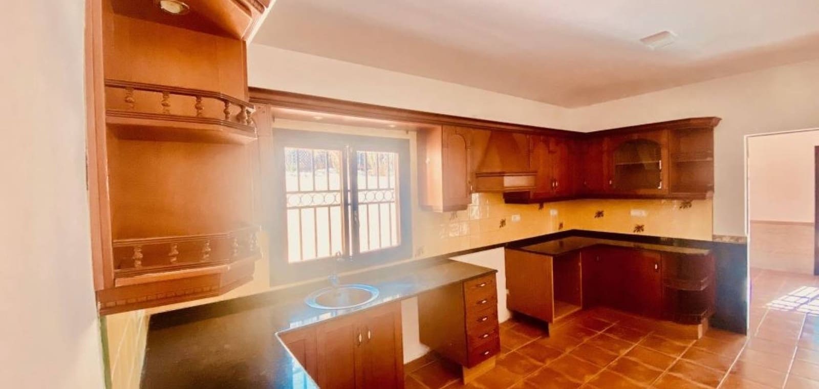 6 quarto Moradia para venda em Barinas com piscina garagem - 471 950 € (Ref: 10136695)