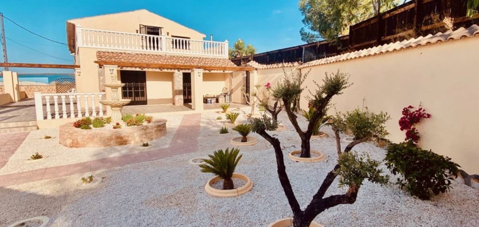6 quarto Moradia para venda em Barinas com piscina garagem - 471 950 € (Ref: 10136695)