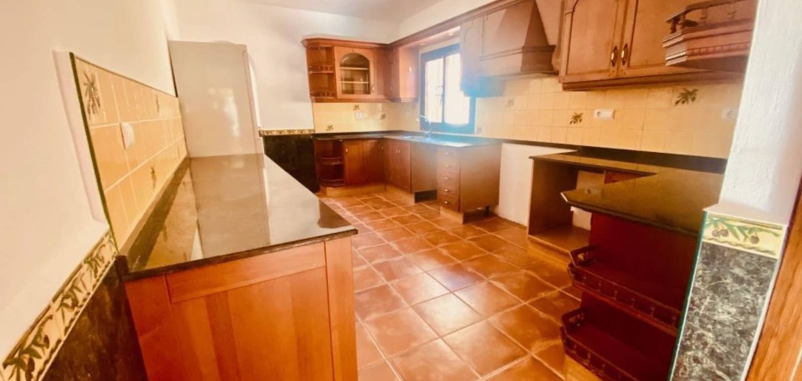 6 quarto Moradia para venda em Barinas com piscina garagem - 471 950 € (Ref: 10136695)