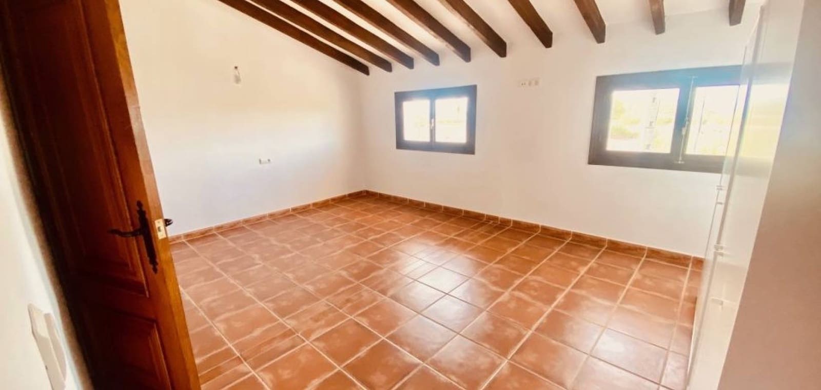 6 quarto Moradia para venda em Barinas com piscina garagem - 471 950 € (Ref: 10136695)