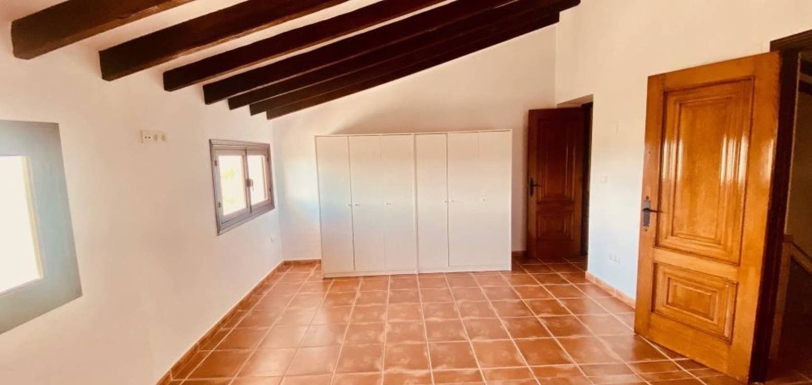 6 quarto Moradia para venda em Barinas com piscina garagem - 471 950 € (Ref: 10136695)
