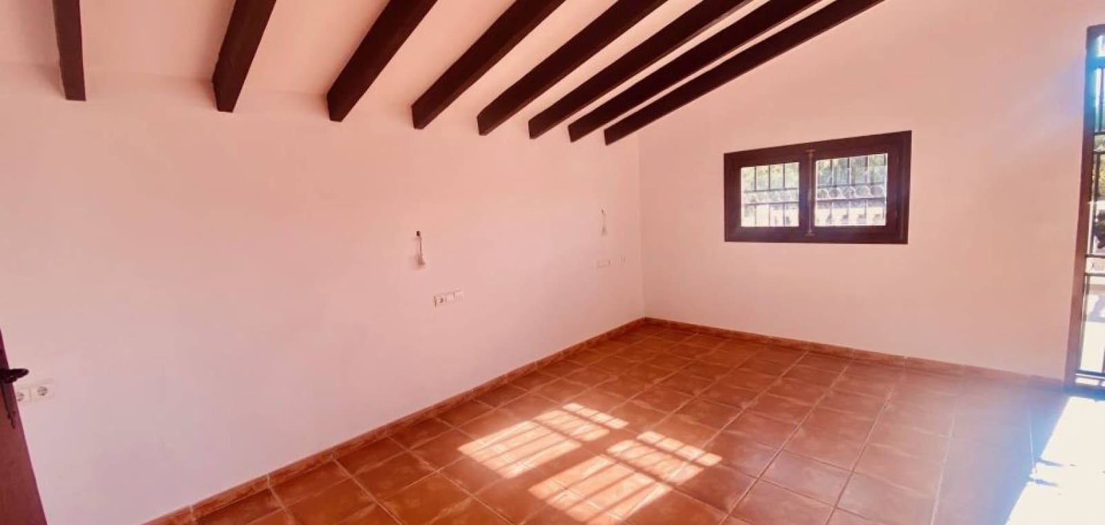 6 quarto Moradia para venda em Barinas com piscina garagem - 471 950 € (Ref: 10136695)